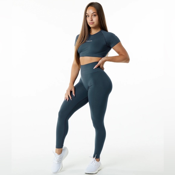 Amplify Legging - Whale Blue - Picture 3 of 9